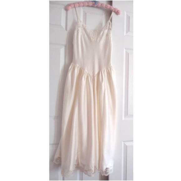 Victoria's Secret GOLD LABEL Long Ivory Nightgown - Picture 1 of 7